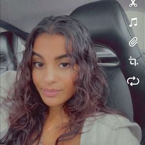 Meet your Posher, Angelique